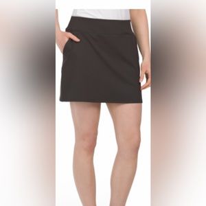 ( NWT) Tommy Bahama skort